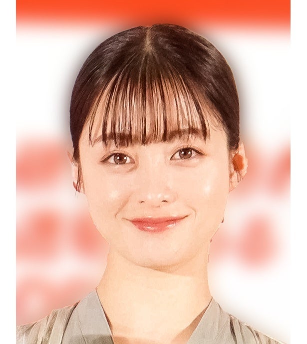白い花に囲まれた女神のよう…橋本環奈、“はちきれる笑顔”姿に「美人過ぎる」「とても魅力的な笑顔」
