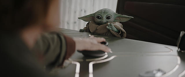 「スター・ウォーズ」グローグーの可愛さが大爆発！“日本のごはん”を食べる姿にファン悶絶「好きなように食べて」「このシリーズ一生続いてほしい」