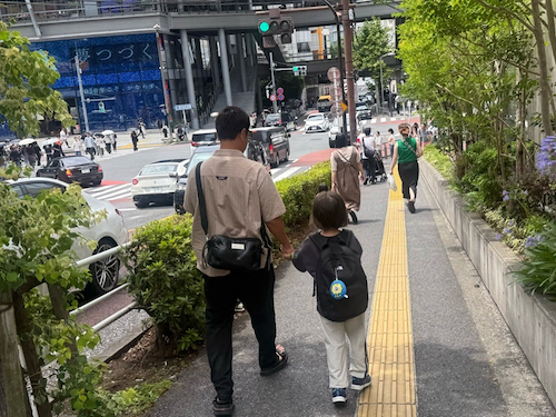  はんにゃ川島の元妻･菜月、元夫と子どもたちの公開授業＆ランチ満喫 