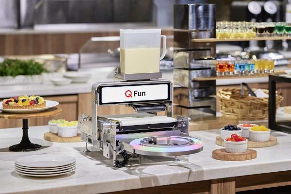 イビススタイルズ東京ベイ、朝食ビュッフェにクレープロボットを導入日本初
