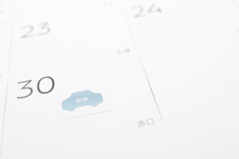 「10年乗ったクルマの車検が20万円」と言われた！ ディーラーに「買い替え時ですよ」と勧められたけど、修理と買い替えどちらが得なの？