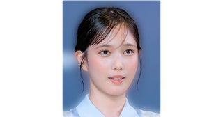 「かわい過ぎて滅！」「ウルトラかわいい」…本田翼、第二ボタンまで開いた夏色ブルー姿にファン称賛