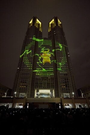 【東京都新宿区】都庁舎で楽しむ光と音の大迫力アート！「ポケモンカードゲーム TOKYO LUMINOUS NIGHT」上映