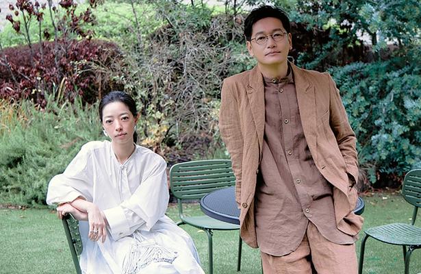 『トロフィー』で夫婦役を演じた井浦新＆市川実和子が30年の時を重ねて表現したリアリティ「時間の積み重ねが手助けしてくれた」