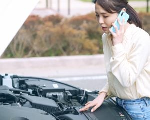 「自動車保険のロードサービス」があればJAFは不要？元ディーラーが教える、両者の“決定的な違い”と賢い使い分け