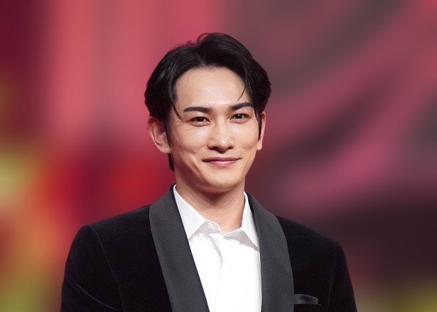 海の果てに視線が届くよう…町田啓太、“キリッ”と締まった横顔のクールショットに「かっこいい」の声