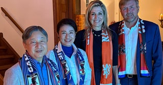 《オランダ戦をご観戦》天皇陛下生後6カ月の愛子さまとお揃いの代表ユニフォーム姿で応援…ご一家で深められた「サッカー愛」