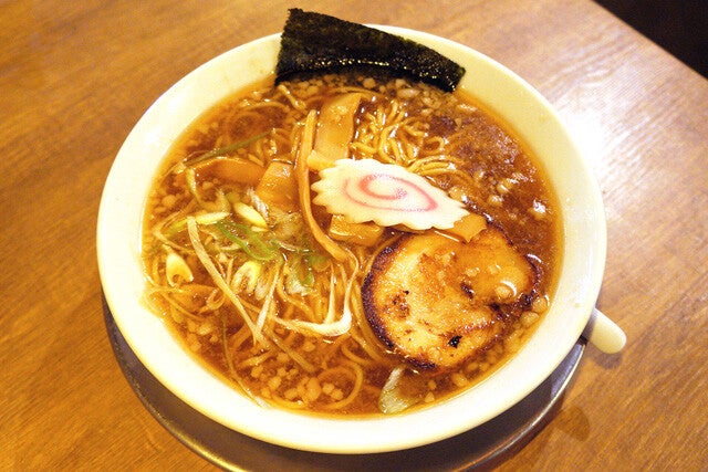 【ラーメン】24時間お手頃に飲める酒場のラーメンが、こんなにうまくて550円なことにただただ感謝：パリッコ『今週のハマりめし』第229回
