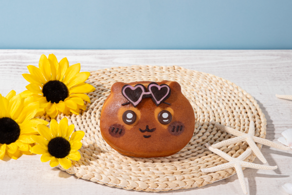 こんがり日焼けあとがかわいすぎ。表参道「ちいかわベーカリー」の“ひやけしちゃった”パンは食べ逃し厳禁！