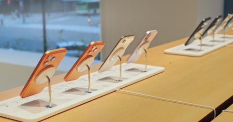 月10GBほどしか使わないのに、スマホの無制限プランへ毎月「8,000円」ほど払っています。今の使い方なら、もっと料金を抑えられるプランはありますか？