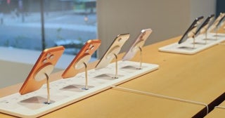 月10GBほどしか使わないのに、スマホの無制限プランへ毎月「8,000円」ほど払っています。今の使い方なら、もっと料金を抑えられるプランはありますか？