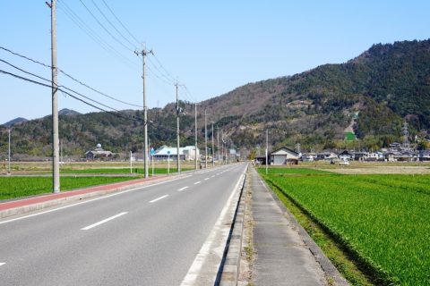 定年後に地方へ移住すれば生活費が抑えられると聞きますが、トータルで見て本当にお得なのでしょうか？