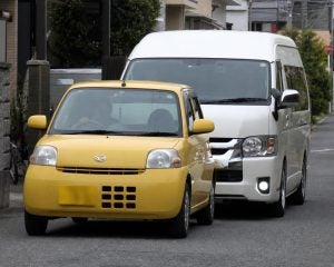 軽自動車に“あおり運転”したハイエースの末路。片側一車線を突き進んで「ざまあみろ！」／ドライバーが知っておきたい、2026年にスタートした新ルール2つ