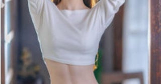 「神スタイル」161cmの19歳グラビア超新星、美しいくびれあらわの超絶スタイルに反響