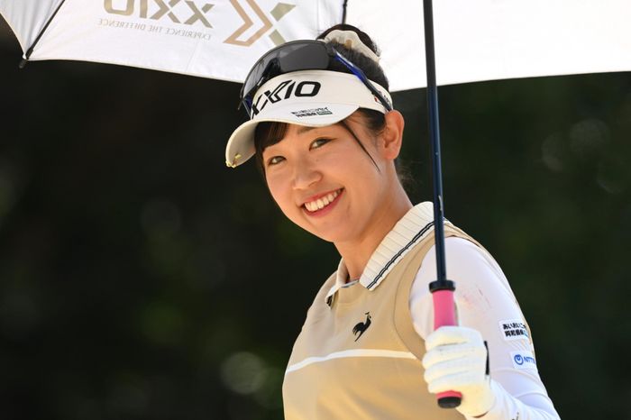 「一瞬菜々ちゃん怖い顔（笑）」菅沼菜々のボールがカップイン直前に弾き飛ばされるハプイングを激写！「まさかのごっつんこ」