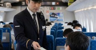 新幹線の指定席を「渡り歩く」50代男性。疑念を抱いた乗客が車掌にチクった結果…／車掌はどうやって座席をチェックしている？“車内改札”が消えた新幹線の仕組みを調べてみた