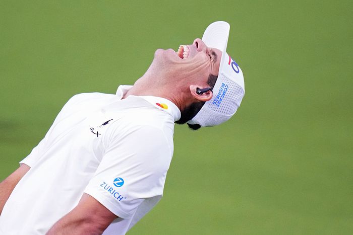 ケガ人続出で絶体絶命のピンチも…昨季王者が劇的イーグルで連覇へ発進「素晴らしいシーズンの開幕だ」