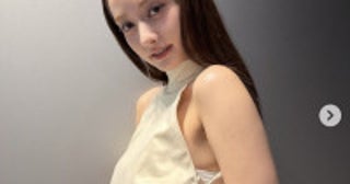 谷まりあ、ボディライン際立つ白ドレス姿ファン「女神様」「美しい」