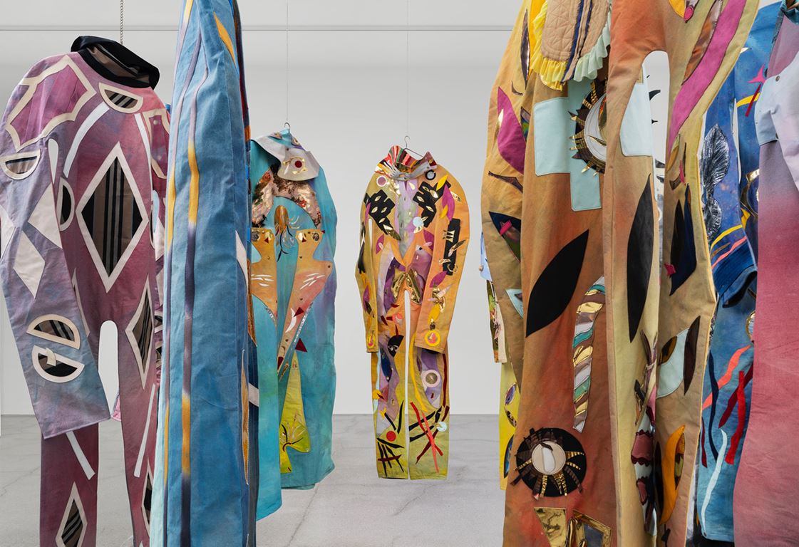 コシノヒロコ過去最大規模の展覧会が東京都現代美術館で開催コレクション作品のほか絵画など多彩な表現が一堂に