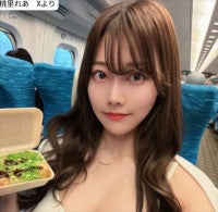 “現役の看護師”グラドル、新幹線内での私服に衝撃「目のやり場に困っちゃう」「スタイル抜群」ウエスト58cm