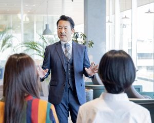 「稼げない奴に人権はない」部下を罵倒しまくるトップ営業マンが、“最悪の理由”で破滅するまで