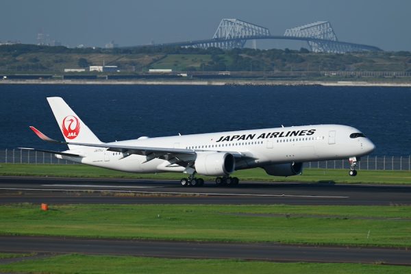 JALグループ、台風9号で特別対応7月9日〜11日の奄美・沖縄発着便