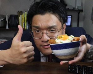 高カロリーのメシ動画ばかりを投稿する“年収300万円のサラリーマン”を直撃「料理は通勤中に思いつく」