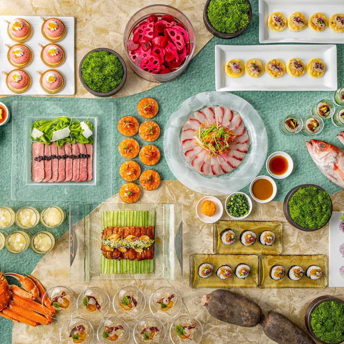 コンラッド東京「シェフズ・トリート・北陸ランチビュッフェ」。ズワイガニ食べ放題や鰤のしゃぶしゃぶ、旬のいちごスイーツも