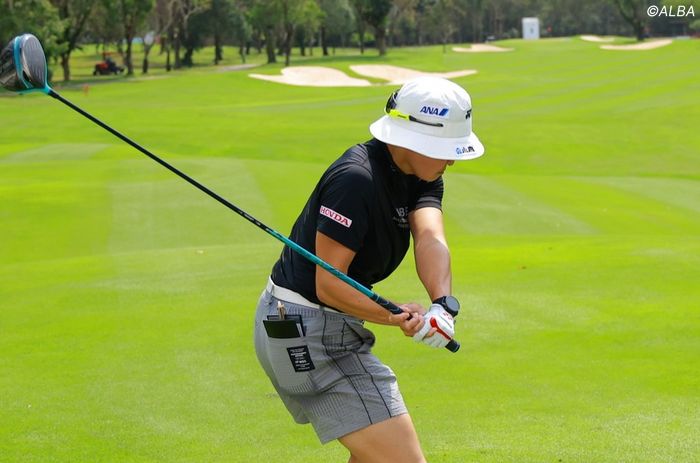 スライサーのお手本！ つかまる要素満載の岩井明愛スイング左足で踏み込んで上体を右に残すとドローが打てる
