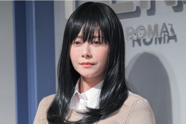 「優し〜いママの顔なんだなぁ」…真木よう子、“オレンジ”ニット帽コーデ姿に「天才的にかわいい」の声