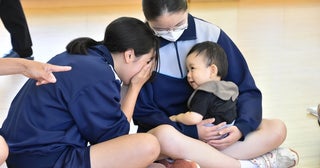 【千葉県東庄町】東庄中学校で、3年生が乳幼児とふれあう体験学習を実施。子育てについて考える機会に