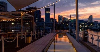 仕事帰りは横浜の夜景テラスで乾杯！飲み放題付きBBQ3選。手作りバーガーや飯盒カレーも