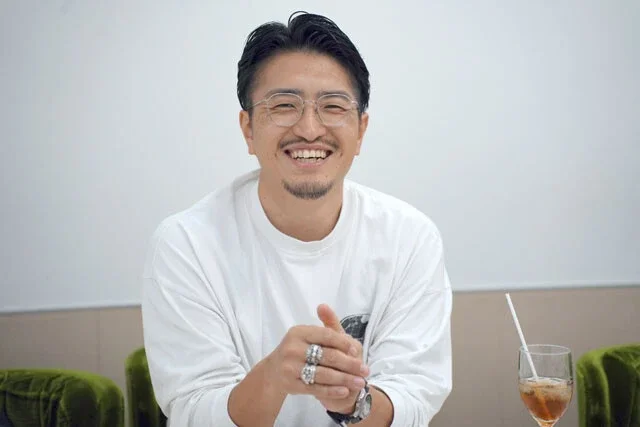 『グラビアの読みかたーWPBカメラマンインタビューズー』高橋慶佑編・前編「カメラマンになる前はコンドームが有名な化学メーカー働いていました」
