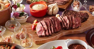 グランドニッコー東京 台場で世界の肉料理ビュッフェ開催。ローストビーフ2種にイベリコ豚、ミスジステーキ