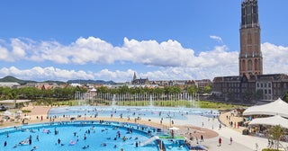 夏くる〜！ハウステンボスの巨大プールが7月4日先行オープン！しかも涼しく遊べる工夫が今年さらにパワーアップ