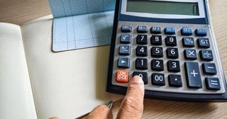 夫が退職金「2000万円」の半分を私名義の口座へ移すと言っています。夫婦で築いた財産でも贈与税がかかるのでしょうか？