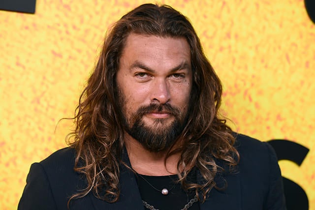 ジェイソン・モモア、ハワイの大洪水で避難「自分たちは今のところ無事だが、そうではない人々もたくさんいる」