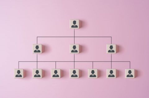 「管理職にならないか」と誘われた“年収600万円”の会社員…先に昇進した同期に「20万円しか増えない」と聞き衝撃！ 管理職になっても“給料は上がらないもの”ですか？ 平均年収を確認