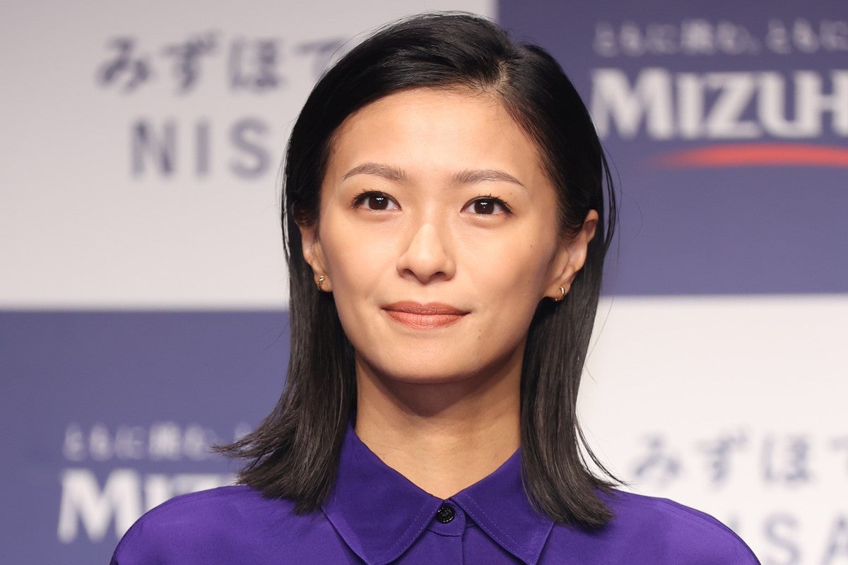 榮倉奈々12年ぶり連ドラ主演に復帰！決断のカゲにあった賀来賢人との“夫婦のルール”