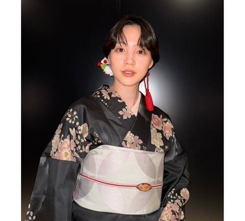  のん、艶やかな黒の着物姿に称賛の嵐「お美しい…」 