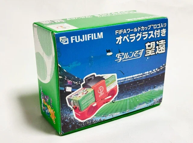 大ブーム中の「写ルンです」も登場！サッカー系のカメラコレクション【山下メロの平成レトロ遺産：123】