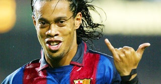 【欧州サッカー】ロナウジーニョの超絶技巧に脱帽レアル・マドリードのサポーターでさえ拍手で称えた