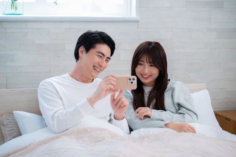 恋人と一緒にスマホ代を節約！「y.u mobile」の「シェア U-NEXT」ってどんなプラン？