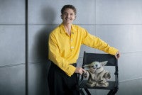 ペドロ・パスカル、『マンダロリアン』シーズン3は“声だけ”で出演映画で久しぶりにアーマー着用