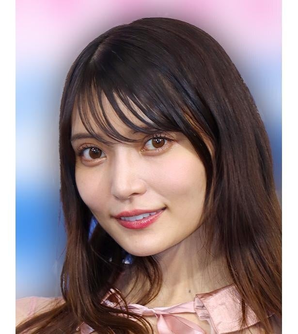 下を履いていないかのような美脚で付け根まであらわ…似鳥沙也加、胸元チラリに「足めっちゃ綺麗」