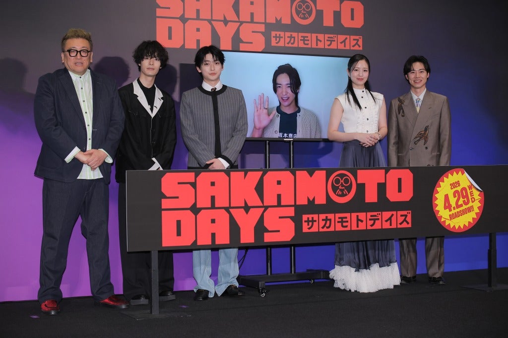 目黒蓮、4時間の特殊メイクで“ふくよか坂本”に「誰もやったことがない挑戦だった」「SAKAMOTO DAYS」完成披露舞台挨拶