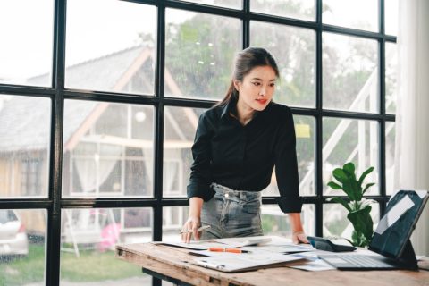 手取りで「30万円」を得るためには、年収はいくら必要？年間・月間の手取りの平均額も紹介