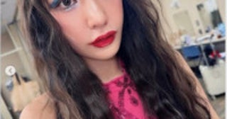 今年引退の美女レスラー33歳、美脚あらわボディコンの“バブル女子”姿に反響「かっこいい」