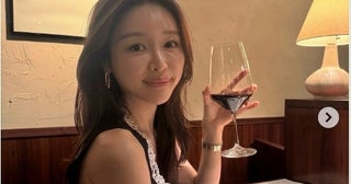 加治ひとみ、圧巻美ボディ際立つビキニ姿に熱視線「絵になる」「神スタイル」