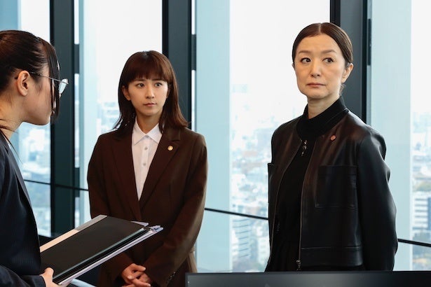 鈴木京香“理沙”が黒島結菜“日名子”にある神様に似てると発言視聴者「いいコンビ」「おもろい」と反応＜未解決の女＞